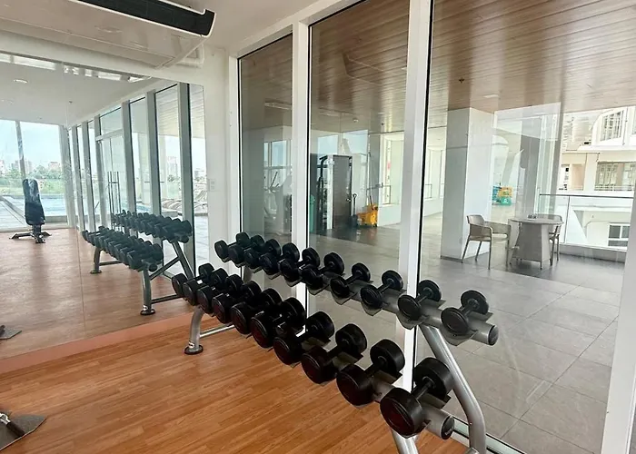 New In City, Fast Wifi, Free Gym & Pool *