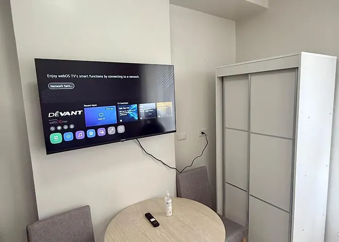 New In City, Fast Wifi, Free Gym & Pool